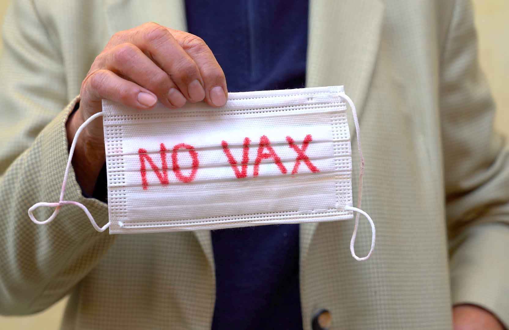 Medici e Professori No-Vax dovranno pagare la multa, parola della Consulta