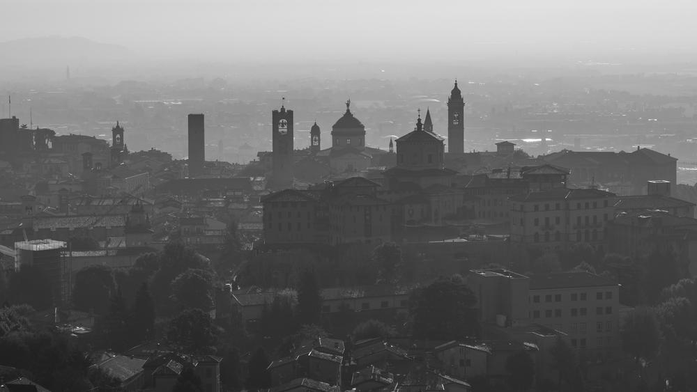 Bergamo migliora per sostenibilità, ma qualità dell’aria ancora “insufficiente”