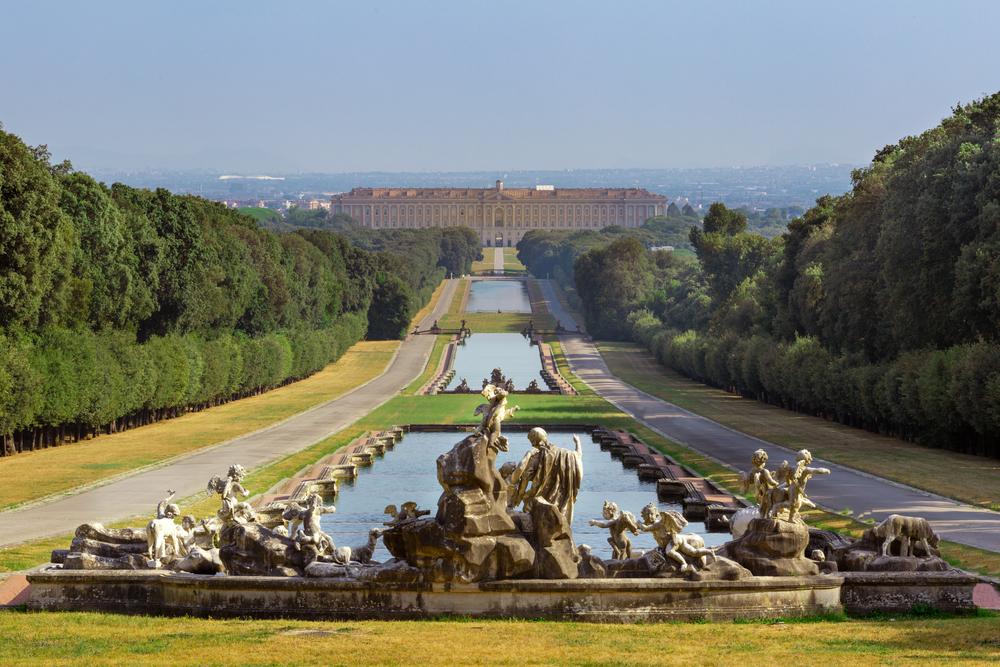 Napoli tra le 8 città “critiche” per inquinamento dell’aria. Danneggiata anche la Reggia di Caserta