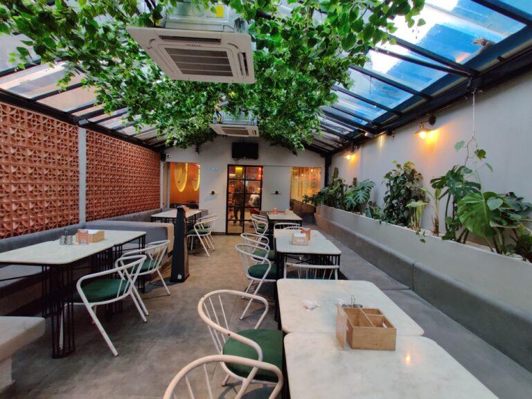 India: pasti gratis in cambio di plastica nei Garbage Café